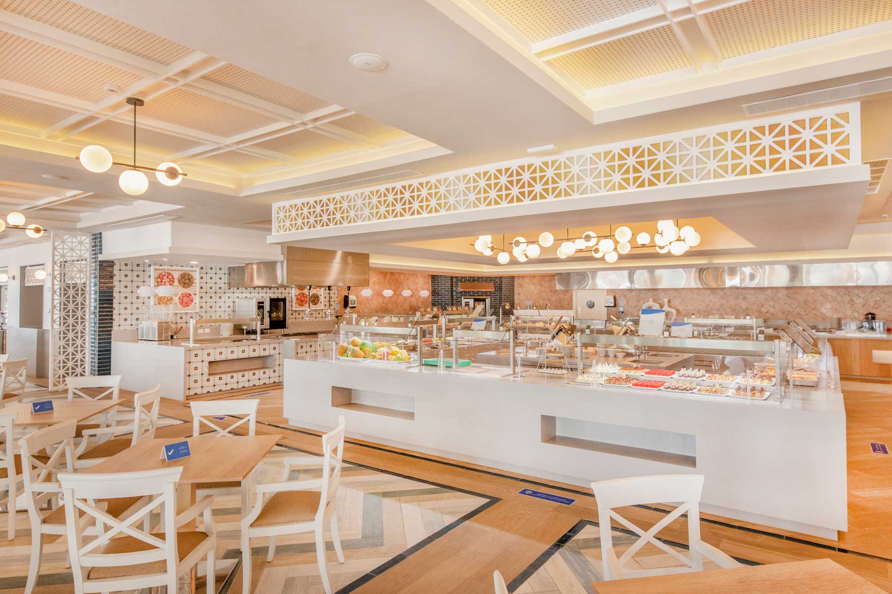 Main dining image Grand Bahia Principe El Portillo 2