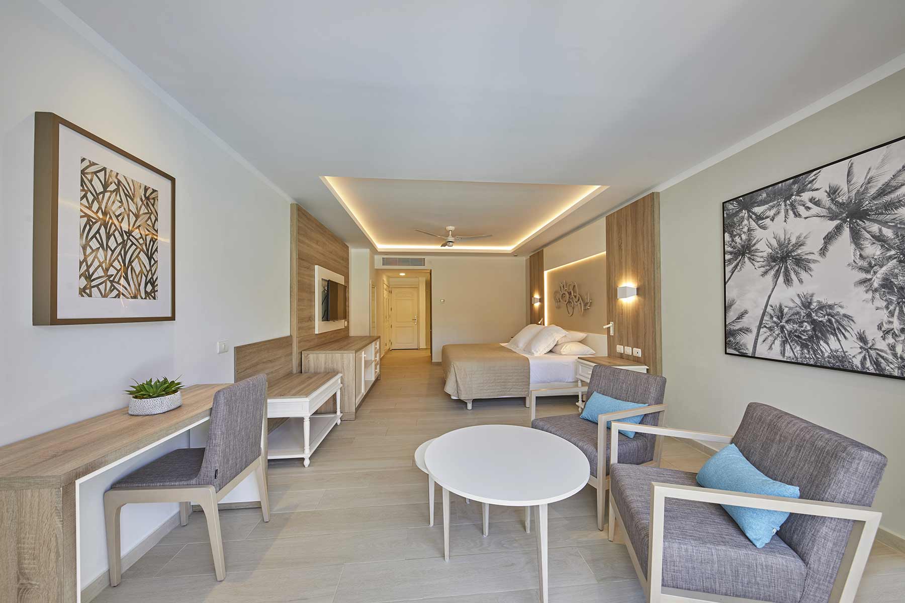 Gallery Image Luxury Bahia Principe Ambar Blue 4