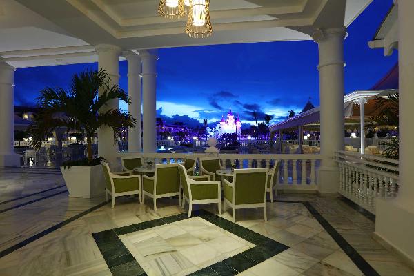 Hotel Bar at Luxury Bahia Principe Fantasia Don Pablo Collection